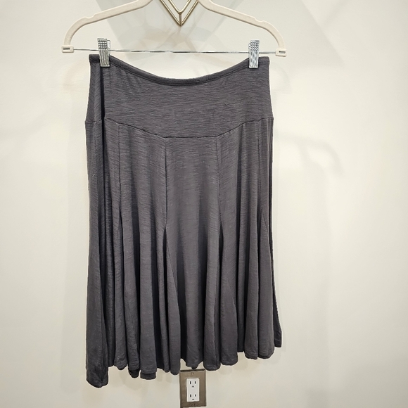 Coldwater Creek Gray Flowy Knit Flare Skirt Pull On Size PS 6-8 - Picture 5 of 8
